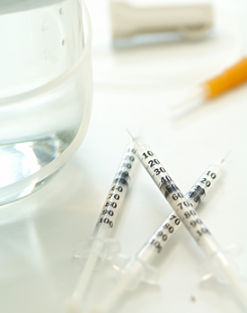 写真:「失敗」は許されない。シワ・たるみを前にカニューレを持つ一瞬一瞬が勝負のとき